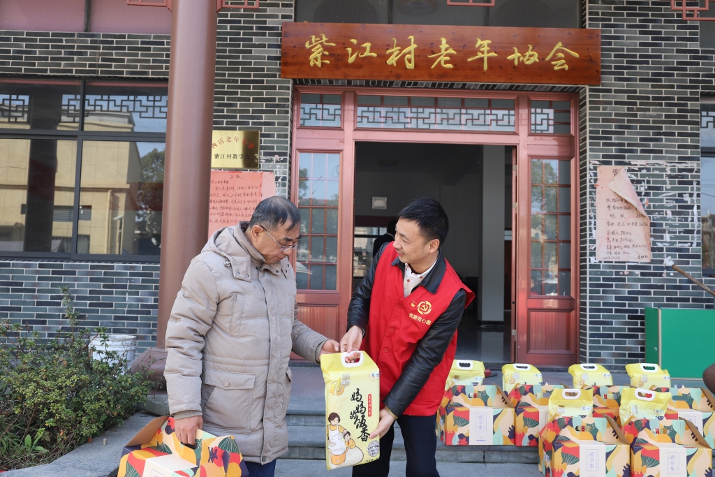 暖春意，，，，敬老情-大宝娱乐多年坚持慰问孤寡老人